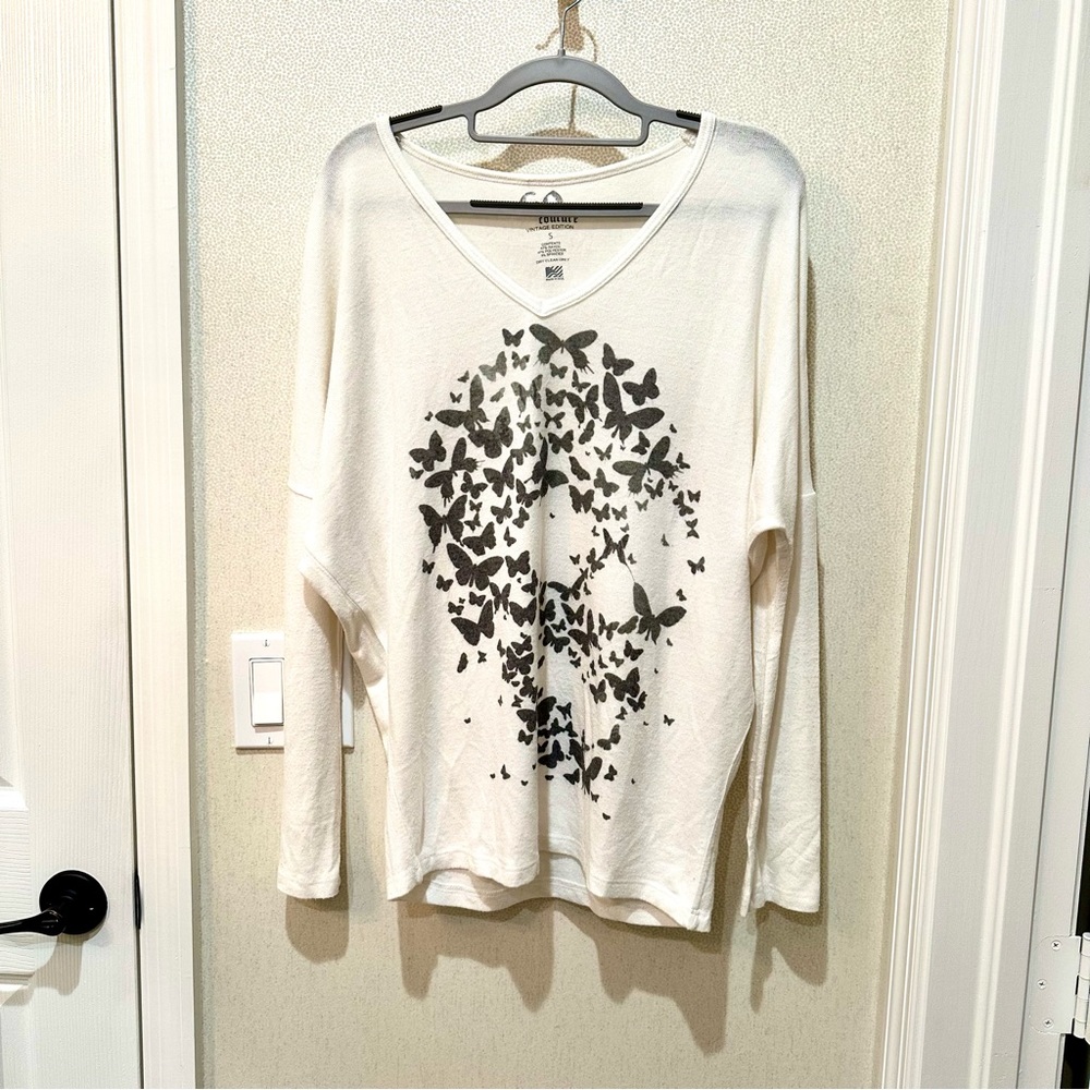 Comfy baggy sweater with fitted sleeves